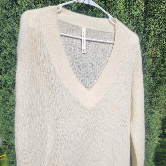 The Group Babaton by Aritzia Women's Alpaca Wool Mix V- Neck Sweater. Size XS - Picture 8 of 13